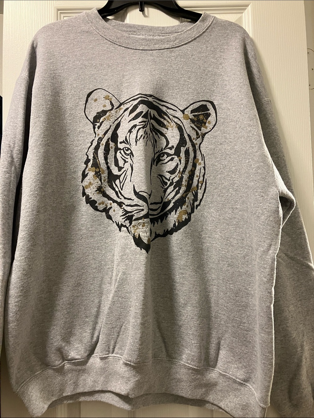 Women's Gray Crewneck Sweatshirt with Tiger Graphic